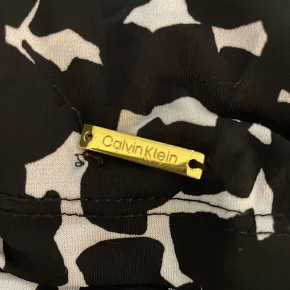 Calvin Klein Sleeveless Pleated Neckline Blouse | black and white | size L - Picture 8 of 9